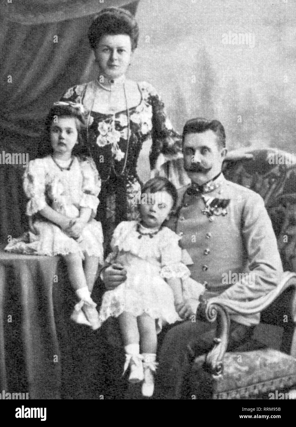 Franz Ferdinand, 18.12.1863 - 28.6.1914, Heir Presumtive of Austria-Hungary 30.1.1889 - 28.6.1914, half length, with his family, 1905, Additional-Rights-Clearance-Info-Not-Available Stock Photo