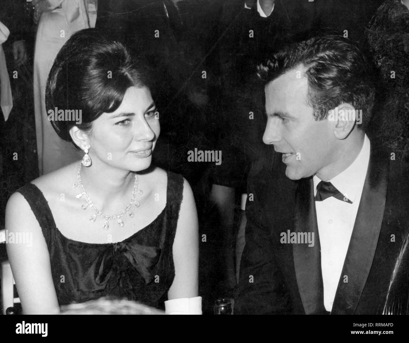 Soraya, 22.6.1932 - 25.10.2001, Empress of Persia 12.2.1951 - 6.4.1958, half length, in conversation with the actor Maximilian Schell, re-opening of the National Theatre in Munich, 23.11.1963, Additional-Rights-Clearance-Info-Not-Available Stock Photo