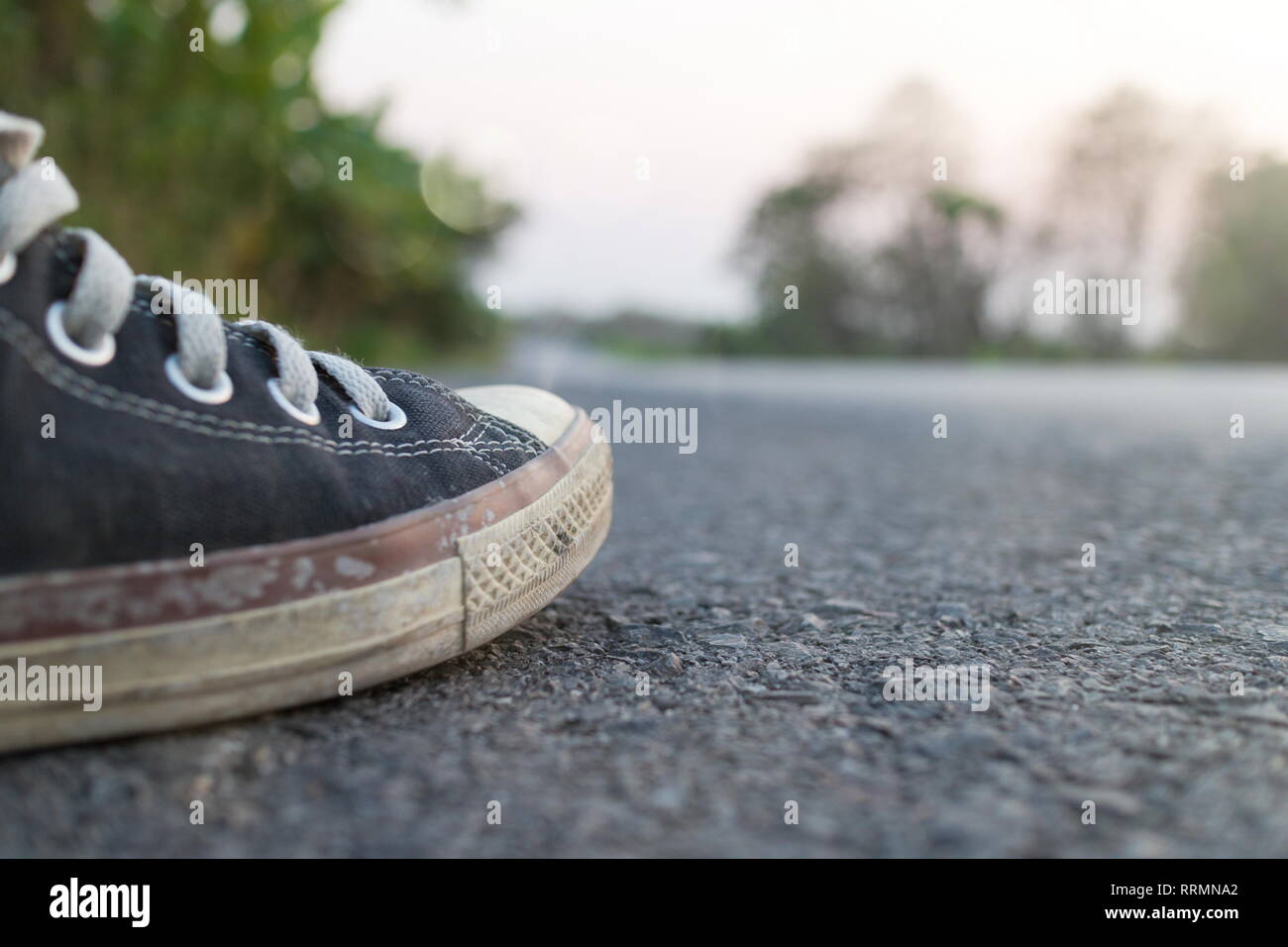 Best Paint To Use On Sneakers (And How To Use It) In 2022 Nova Color