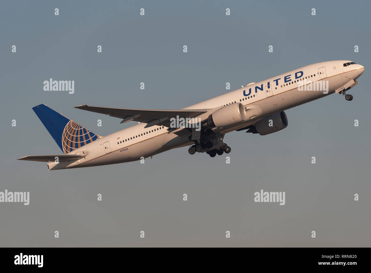 航空機・ヘリコプター Boeing 777-200 United Airlines 1/200 JC Wings United Airlines Boeing 777-200 Battleship N777UA