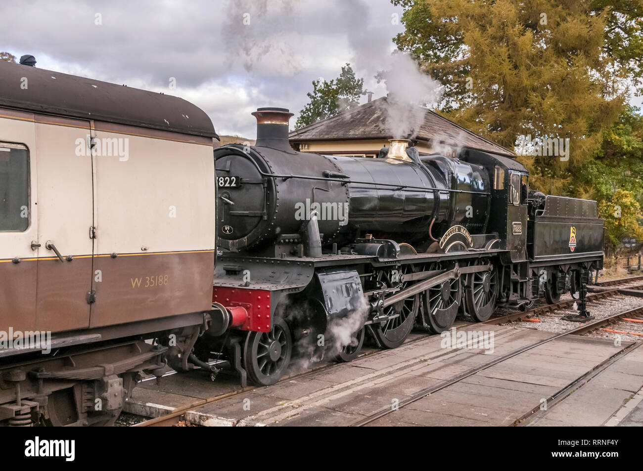 Steam train. Locomotive Foxcote Manor 7822 at Glyndyfrdwy station. Llangollen railway. Stock Photo