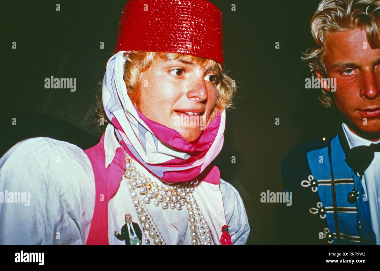 Fürstin Gloria Von Thurn Und Taxis Bei Einem Maskenball Im Urlaub, 1986 ...