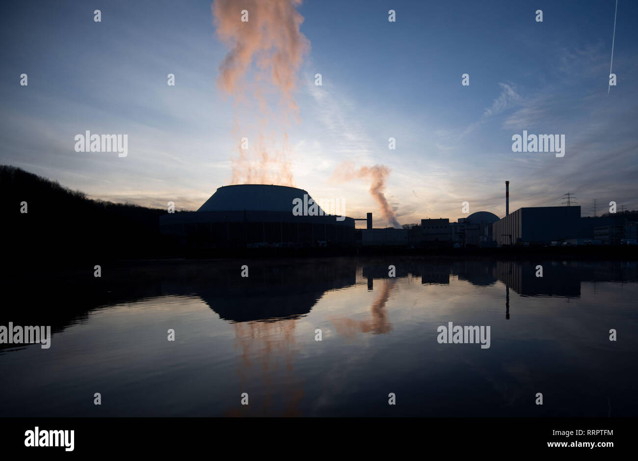Neckarwestheim, Germany. 26th Feb, 2019. Steam comes from the cooling tower of unit 2 of the Neckarwestheim nuclear power plant. Based on a fictitious severe accident at the Neckarwestheim nuclear power plant, federal and state authorities are practicing radiological disaster control. Credit: Marijan Murat/dpa/Alamy Live News Stock Photo