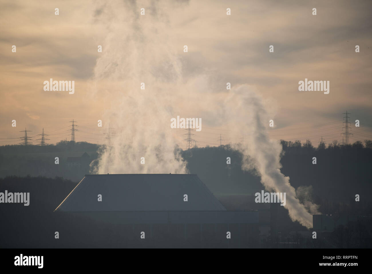 Neckarwestheim, Germany. 26th Feb, 2019. Steam comes from the cooling tower of unit 2 of the Neckarwestheim nuclear power plant. Based on a fictitious severe accident at the Neckarwestheim nuclear power plant, federal and state authorities are practicing radiological disaster control. Credit: Marijan Murat/dpa/Alamy Live News Stock Photo