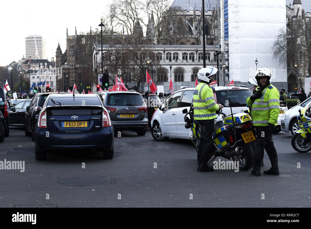 London, Greater London, UK. 25th Feb, 2019. Minicab drivers seen blocking the traffic during the rush-hour protest.Minicab drivers blocked Parliament Square in protest over changes to the congestion charge. Drivers are against congestion charges introduced by Mayor Sadiq Khan. TFL said the measure is necessary to reduce London's air pollution. Credit: Andres Pantoja/SOPA Images/ZUMA Wire/Alamy Live News Stock Photo