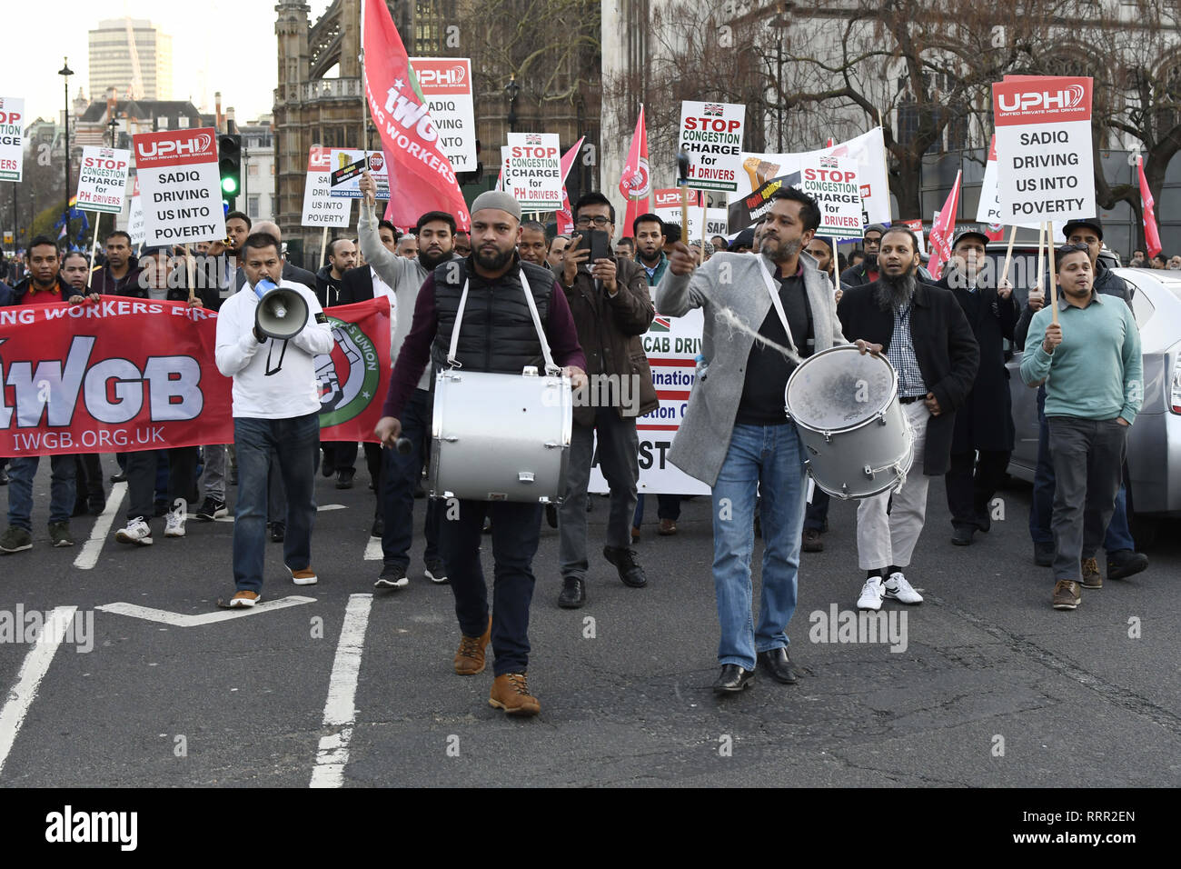 London, Greater London, UK. 25th Feb, 2019. Minicab drivers seen playing drums during the protest.Minicab drivers blocked Parliament Square in protest over changes to the congestion charge. Drivers are against congestion charges introduced by Mayor Sadiq Khan. TFL said the measure is necessary to reduce London's air pollution. Credit: Andres Pantoja/SOPA Images/ZUMA Wire/Alamy Live News Stock Photo