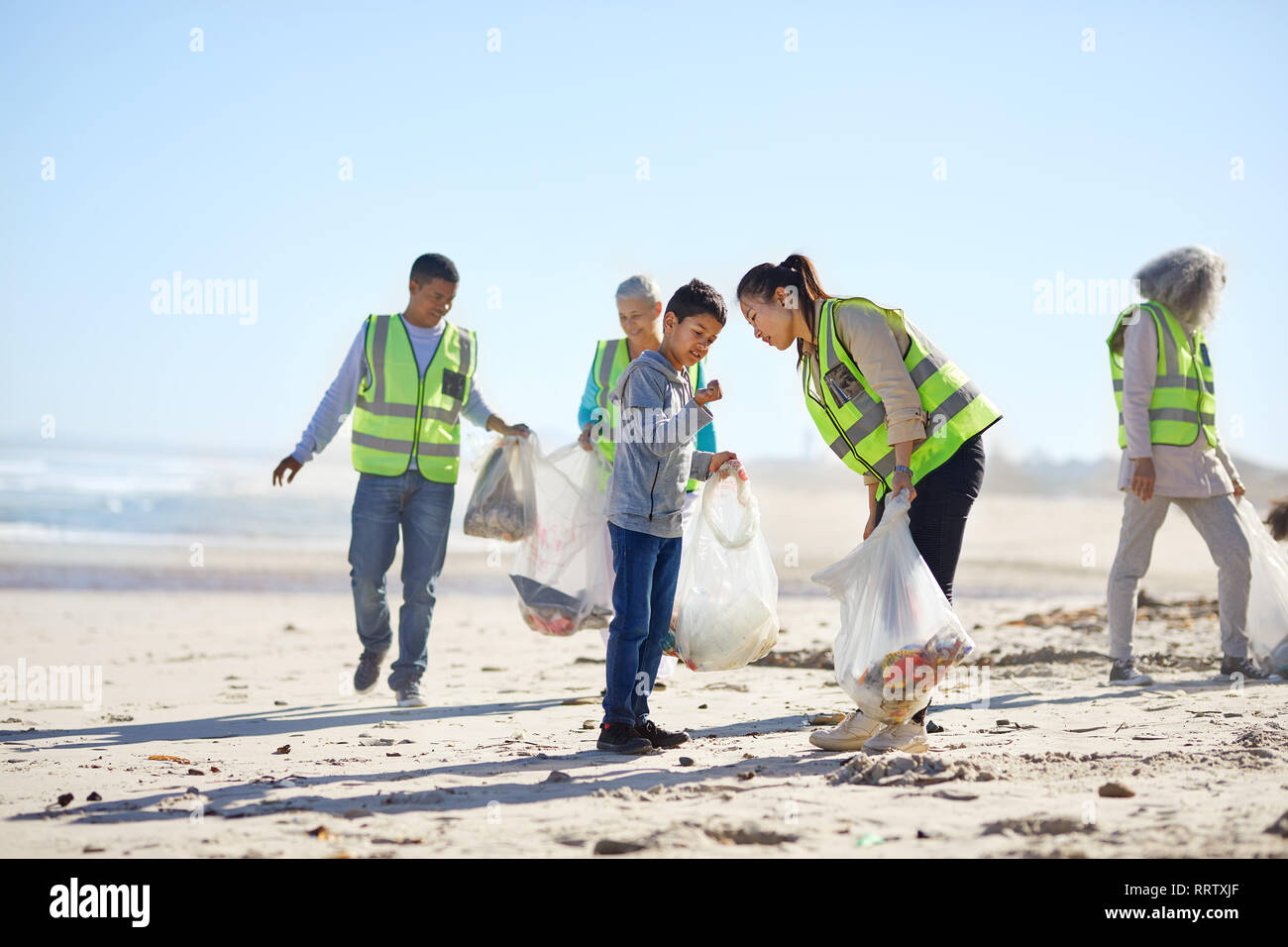 Cleaning up litter hi-res stock photography and images - Alamy