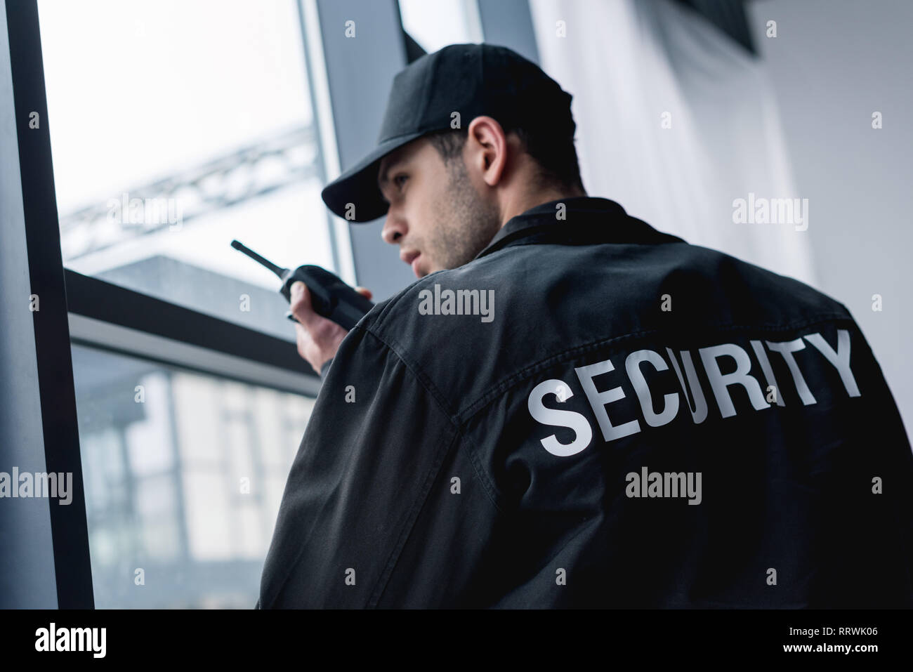 Охрана объектов. Физическая охрана объектов. Информационная безопасность методы защиты информации. Физическая охрана фон. Физическая охрана информации.