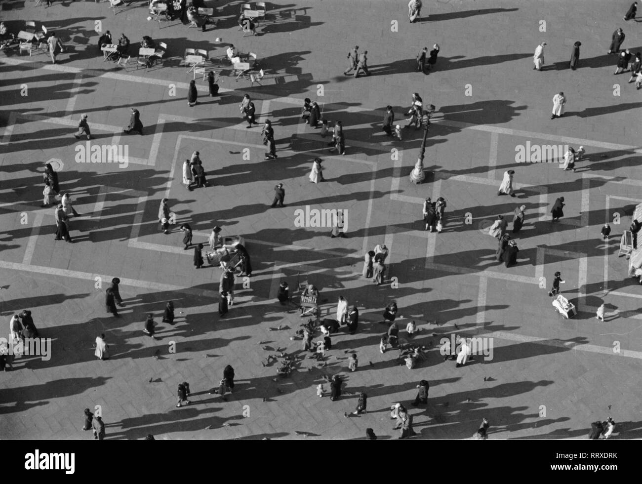 Italy, Venice - Italy, Italia, Venice, Venezia, Piazza San Marco, St. Mark's Square, crowd, folla Italien, Venedig, Menschen auf dem Markusplatz, 1950er Jahre. Stock Photo