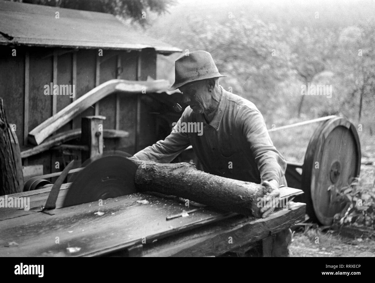 Wood - Holzmühle, III.713-5  Mann, Arbeit, Handwerk, Holz, Holzmühle Stock Photo