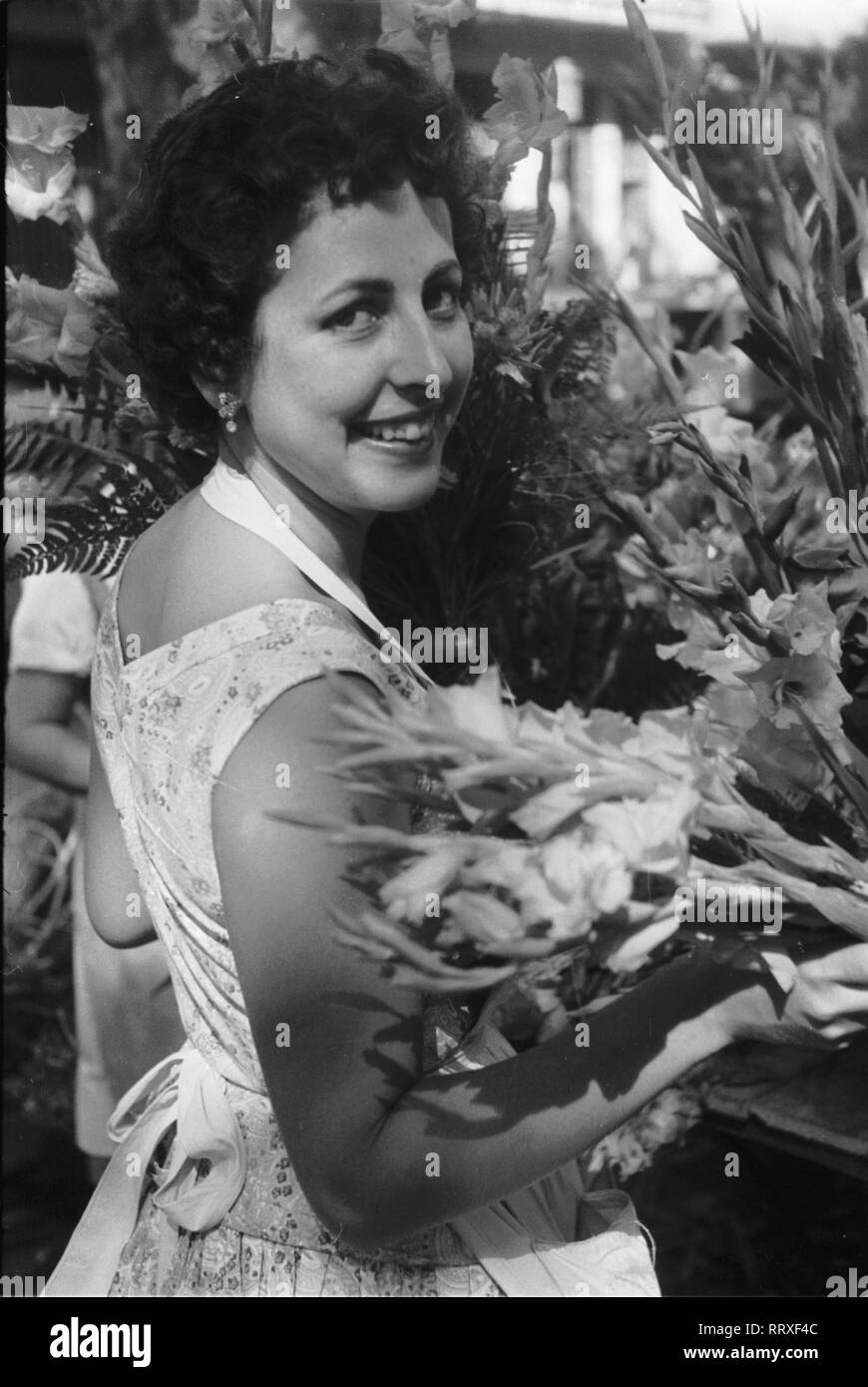 Spain - Frau, Spanien, Lächeln, Blumen,  Sonnenschein, Kleid Stock Photo