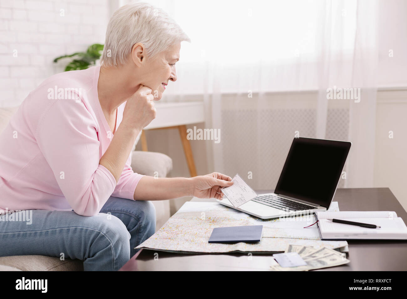 Mature woman passport map hi-res stock photography and images - Alamy
