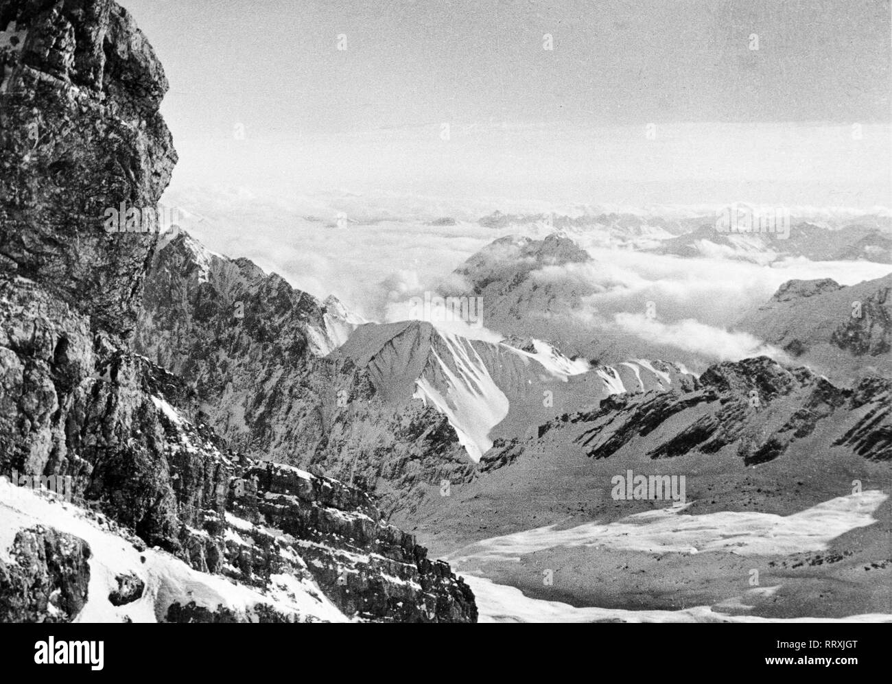 Germany - Deutsche Alpen, von der Zugspitze aus gesehen. German Alps, seen from Zugspitze peak. Stock Photo
