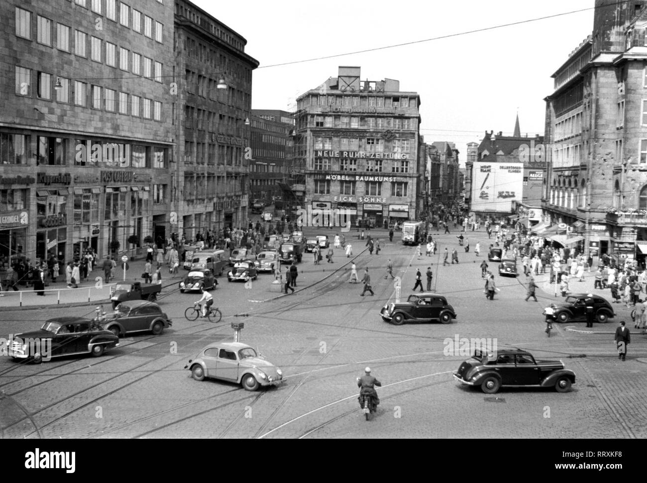 Germany - Deutschland ca. 1950er, Bahnhofsplatz in Essen Stock Photo