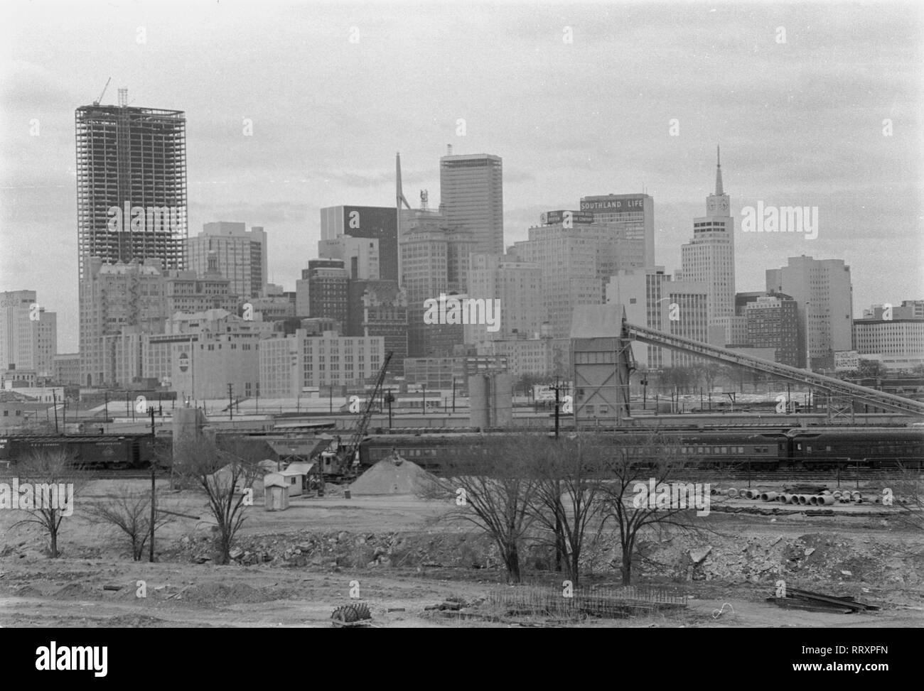 USA - Texas ca. 1959, Skyline von Dallas mit Baustelle. Stock Photo
