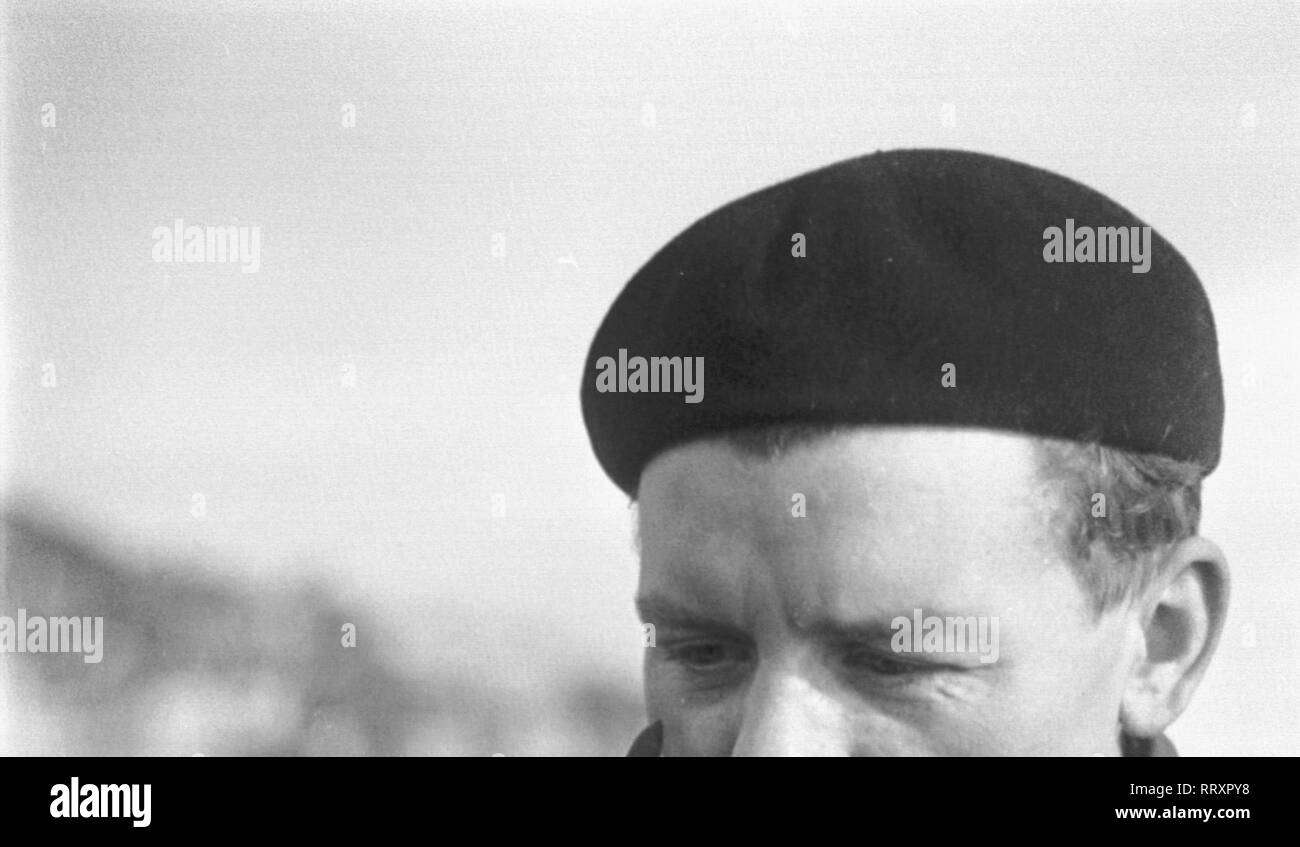 Travel to France - Northwestern France  - Frenchman tasting mussels on the beach of Le Havre. Image date circa 1941. Photo Erich Andres Stock Photo