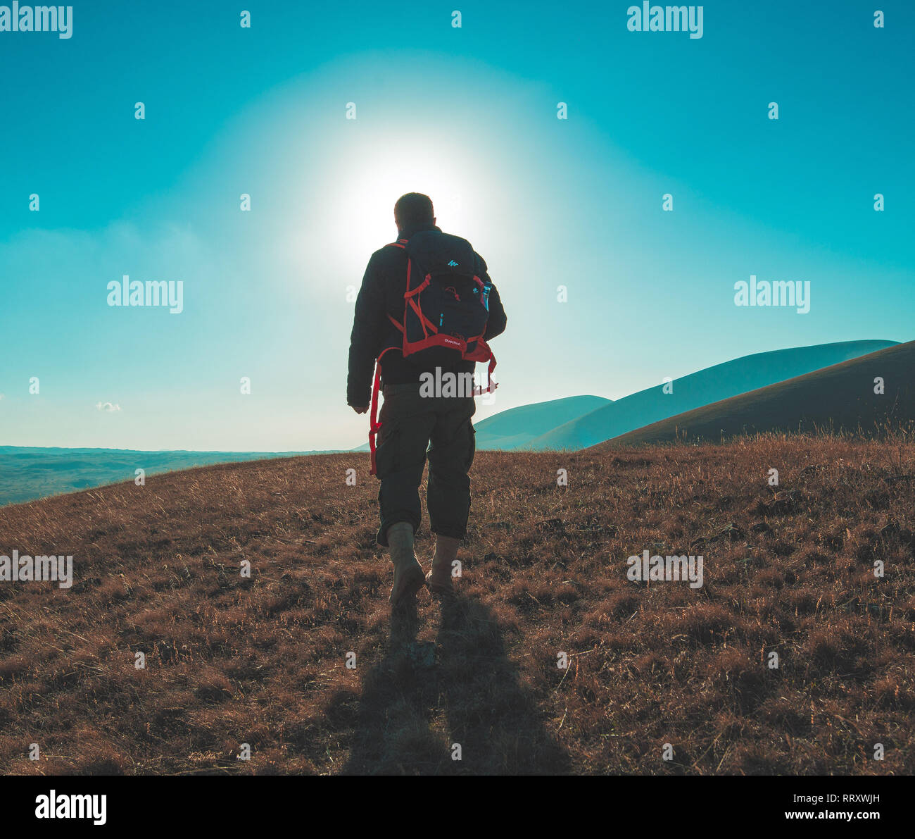 Cliff climber climbing extreme hi-res stock photography and images - Alamy