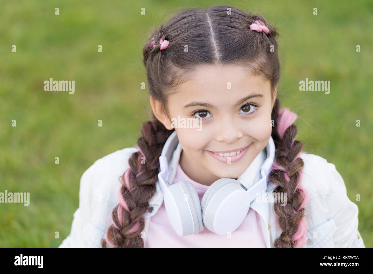 Healthy Emotional Happy Kid Relaxing Outdoors What Makes Child