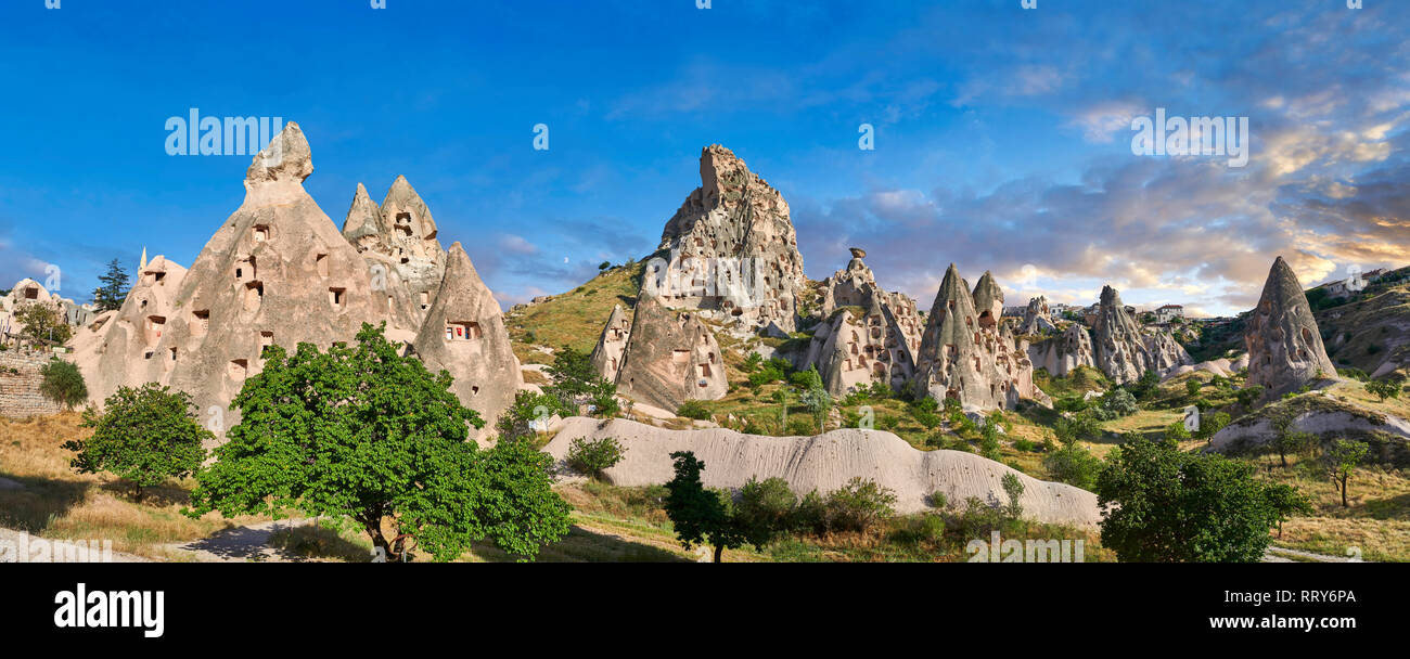 Pictures & images of Uchisar Castle the cave city houses in the fairy chimney of Uchisar, near Goreme, Cappadocia, Nevsehir, Turkey Stock Photo