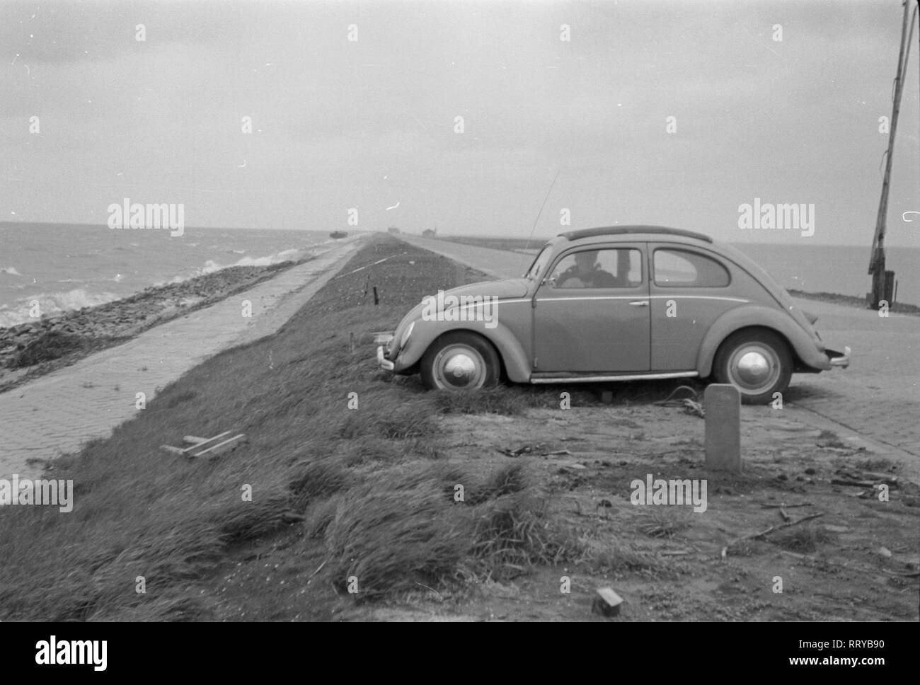 VW Beetle - VW Käfer unterwegs - An der Küste  -  VI Stock Photo
