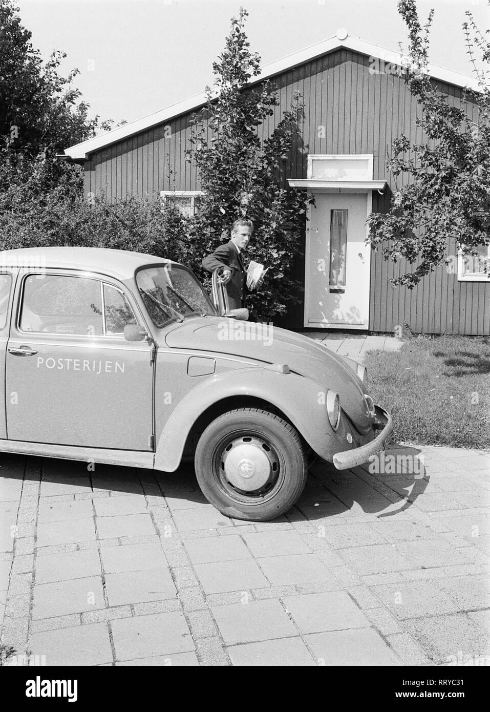 Vw Beetle Vw Kafer Unterwegs Der Postbote Kommt Vi Stock