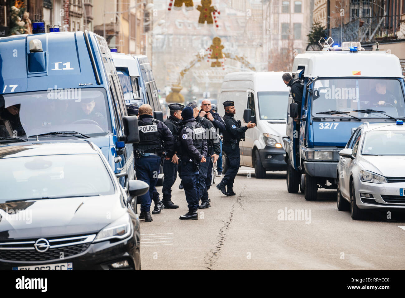 Crime scene securing hires stock photography and images Alamy