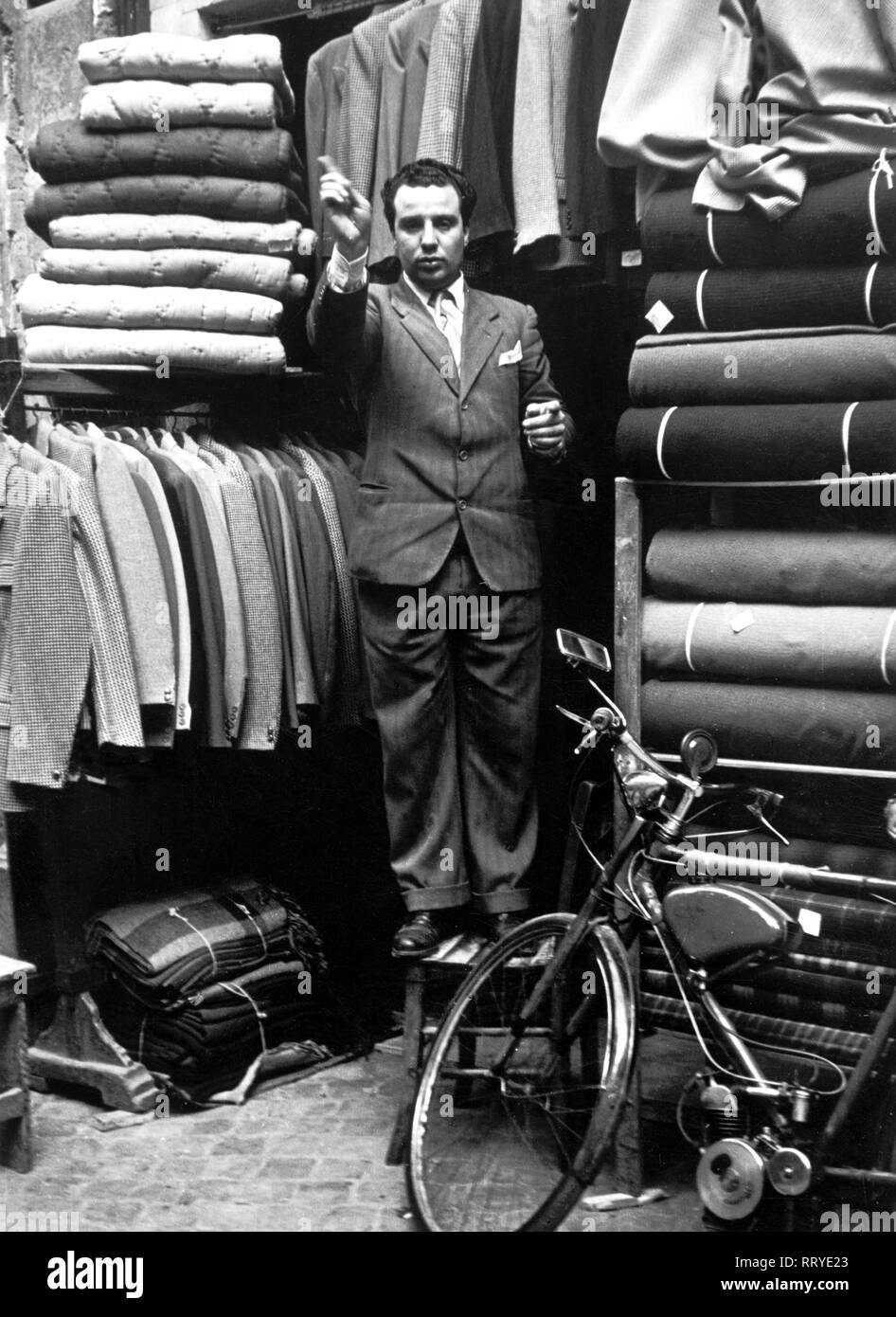 Travel to Rome - Italy in 1950s - vendor in a clothes store in Rome. Verkäufer für Herrenmode in Rom, Italien. Image date 1954. Photo Erich Andres Stock Photo