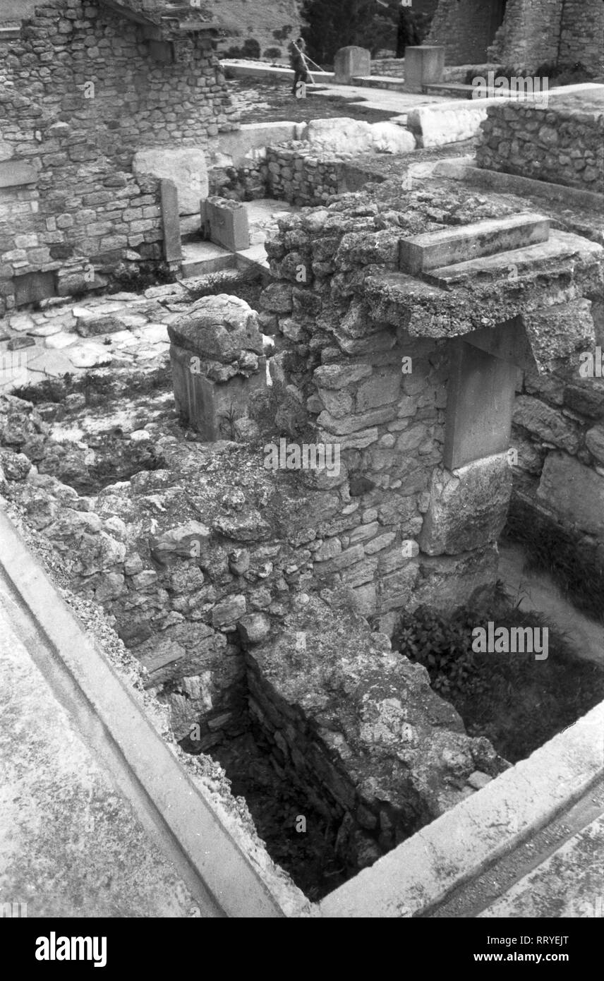 Griechenland, Greece - Garbungen im Palast von Knossos auf der Insel Kreta, Griechenland, 1950er Jahre. Excavations on Knossos Palace on the island of Crete, Greece, 1950s. Stock Photo