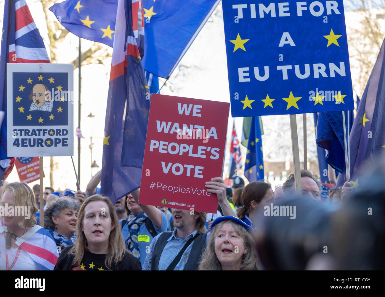 London 27th February 2019 Pro and anti Brexit protesters took part in a number of rallies and short marches at various locations in Westminster Anti brexit protesters outside Downing Street, London Credit Ian Davidson/Alamy Live News Stock Photo