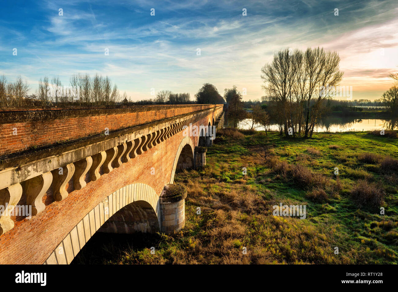 Ville de Moissac Pont Canal du Cacor Tarn et Garonne Occitanie France 82 Stock Photo