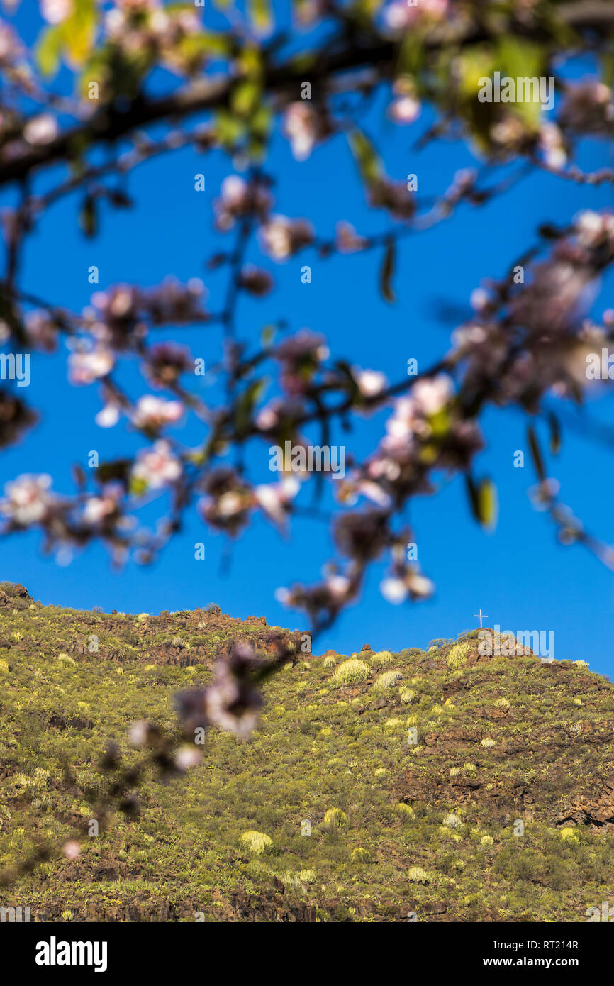 The Missionary cross, cruz de los misonerios, on the ridge above Tamaimo in Santiago del Teide, Tenerife, Canary Islands, Spain Stock Photo