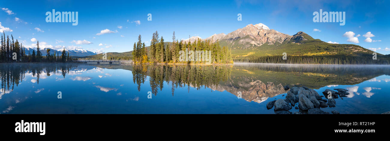 Canada, Alberta, Jasper National Park, Pyramid Mountain, Pyramid Lake Stock Photo