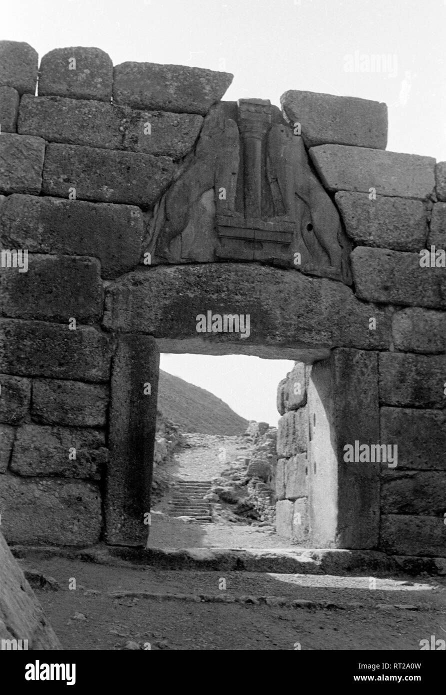 Travel to Greece - Greece - The Lion Gate and ruins at  Mycenae, Peloponnese. Löwentor und Blick auf die Ruinen von Mykene, Griechenland. Image date circa 1954. Photo Erich Andres Stock Photo