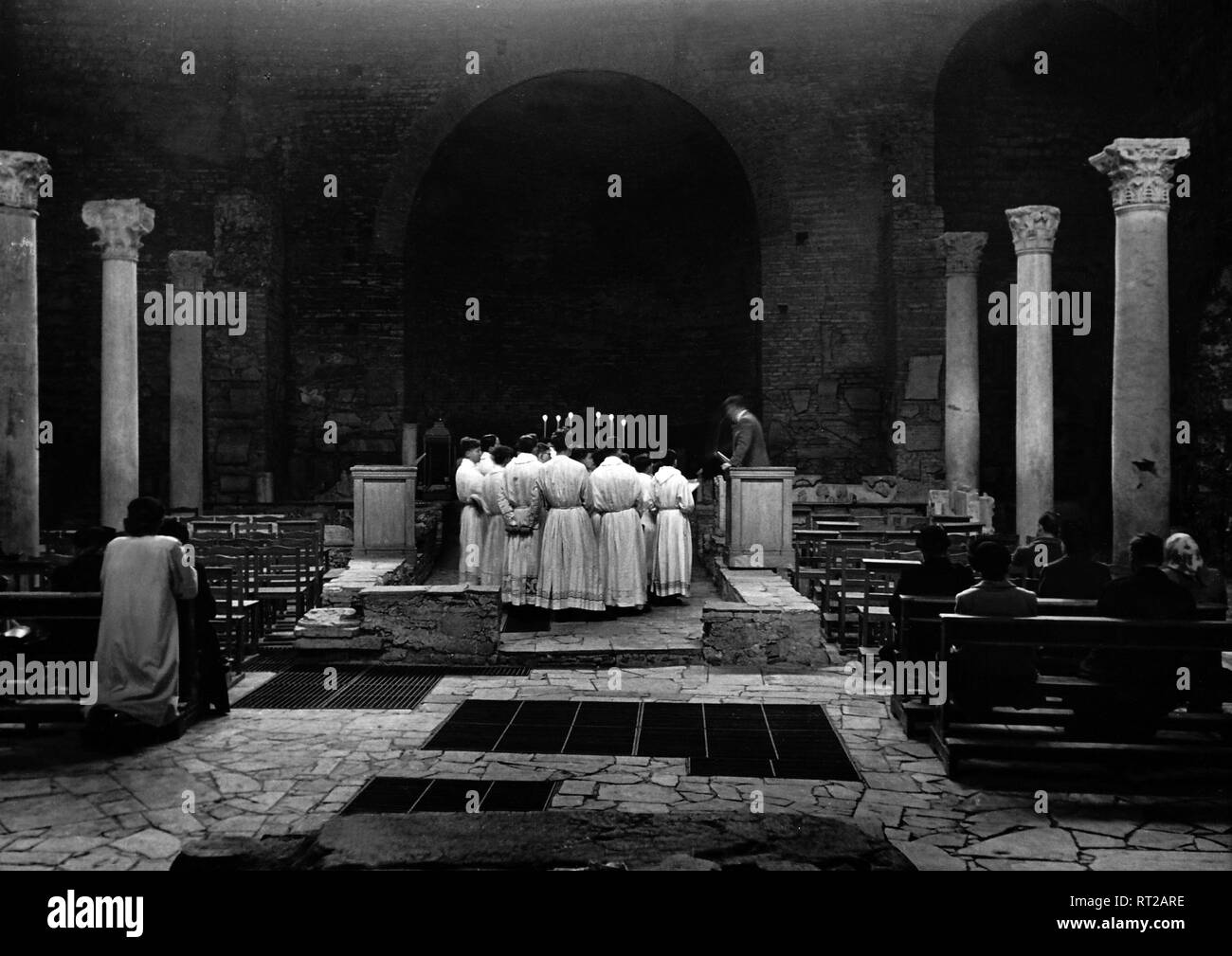 Travel to Rome - Italy in 1950s - Swiss choirboys visits the Catacombs of Domitilla in Rome. Image date 1954. Schweizer Chorknaben in den Katakomben der Domitilla in Rom, Italien. Photo Erich Andres Erich Andres Stock Photo