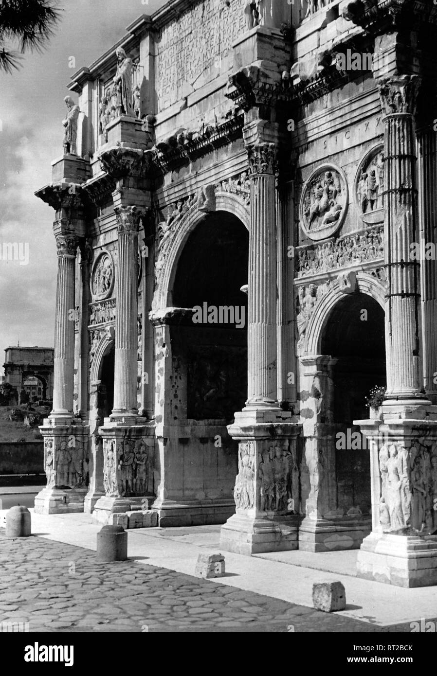 Erich Andres Italien - Erich Andres - Italy, Rome, 1950s, History, Historical, Arch of Constantine, Arco di Constantino Italien - Der Konstantinsbogen im Rom der 1950er Jahre. Stock Photo