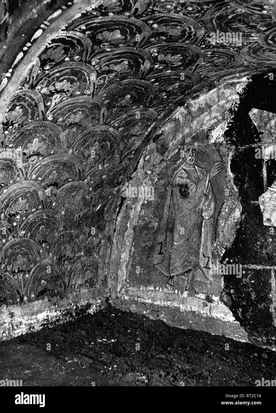 Erich Andres Italien - In den Katakomben von Rom in den 1950er Jahren: die Auferweckung des Lazarus, ein oft benutztes Motiv für die Ausschmückung der Totengrüfte, wohl als Wunschsymbol für ein baldiges Weiterleben im Jenseits zu deuten. Der Erlöser wird auf allen diesen frühchristlichen Darstellungen stets ohne Bart gezeigt. Die beiden Buchstaben auf der Tunika deuten wohl auf den Namen Jesus hin. 512/15 Stock Photo