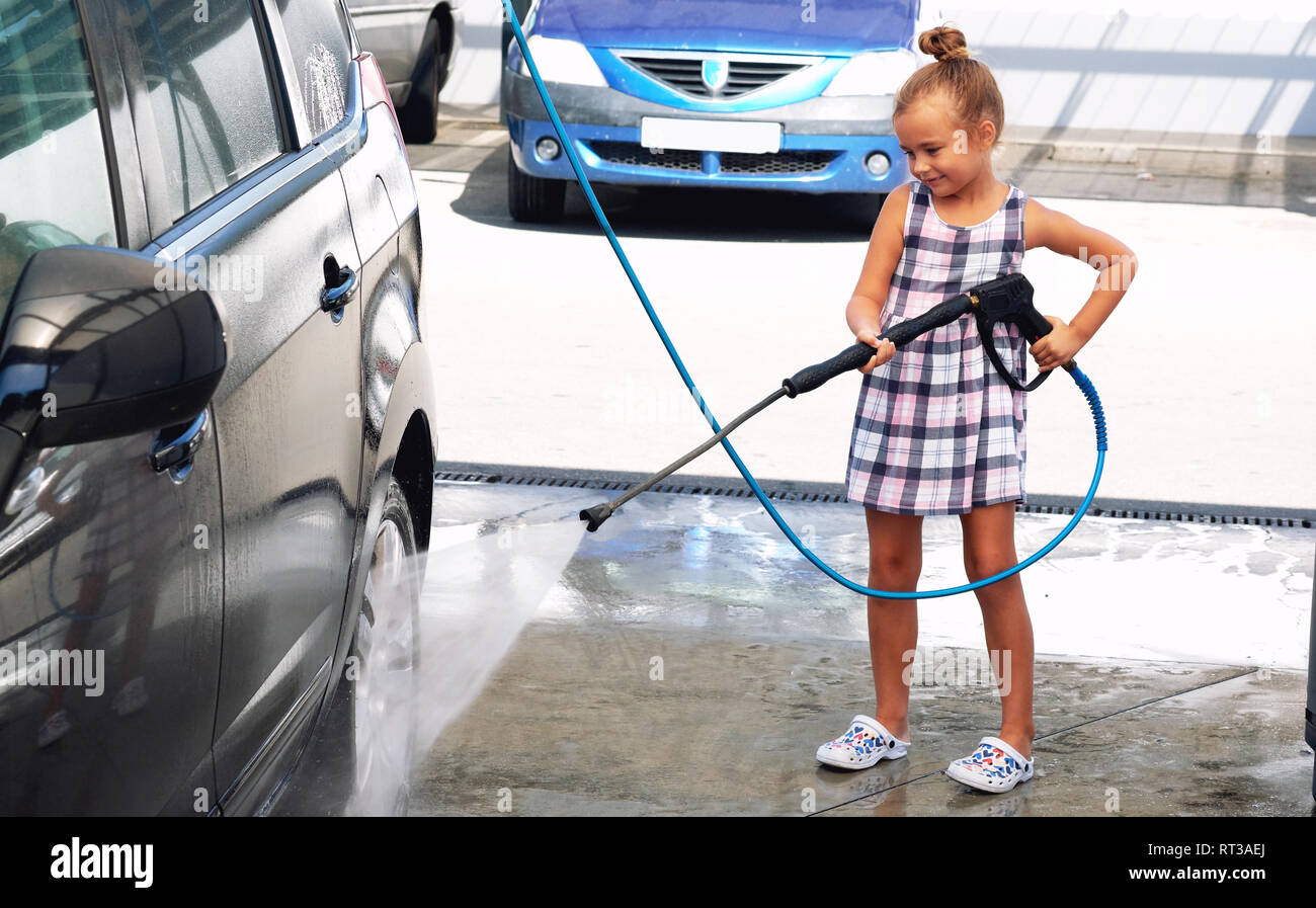 Kids washing car hi-res stock photography and images - Alamy