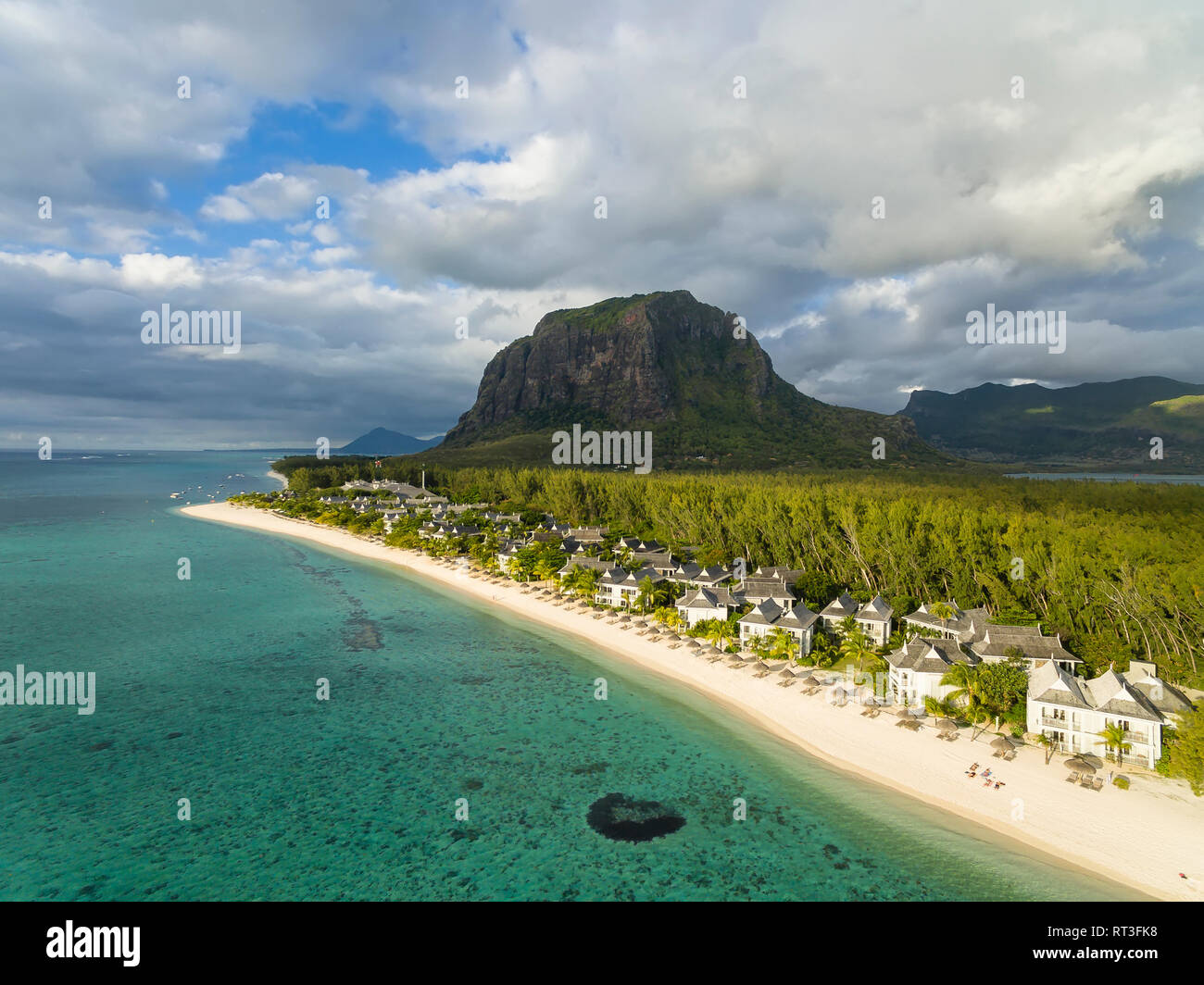 mauritius-southwest-coast-view-to-indian-ocean-le-morne-with-le