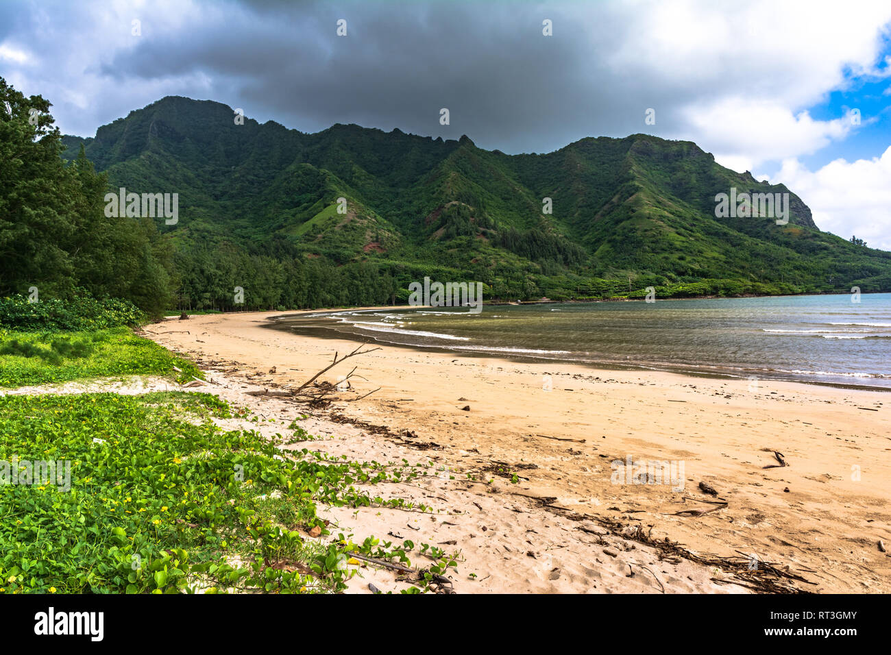 The coast along Kahana Bay, Oahu, Hawaii Stock Photo