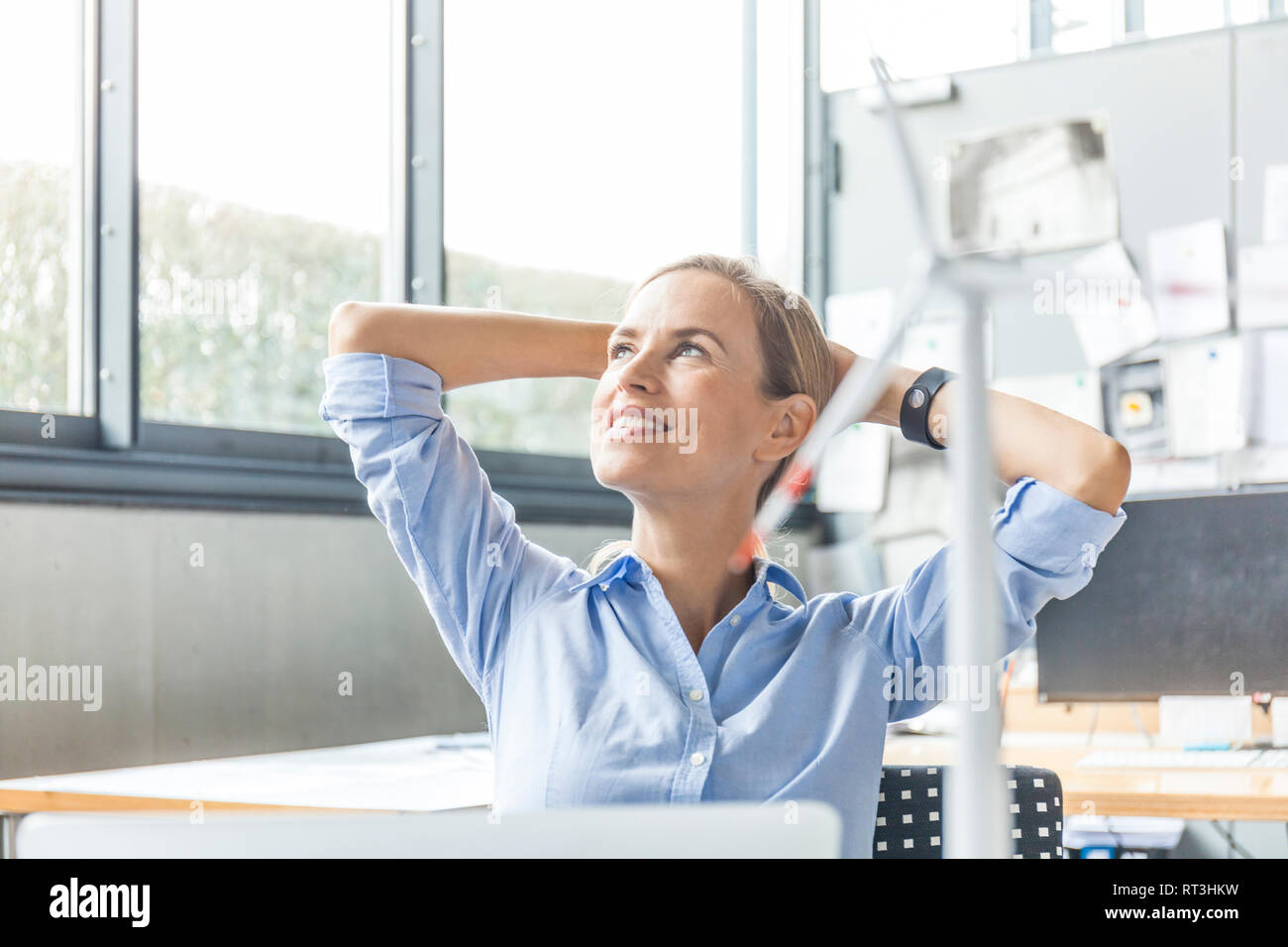 Smiling woman office hi-res stock photography and images - Alamy