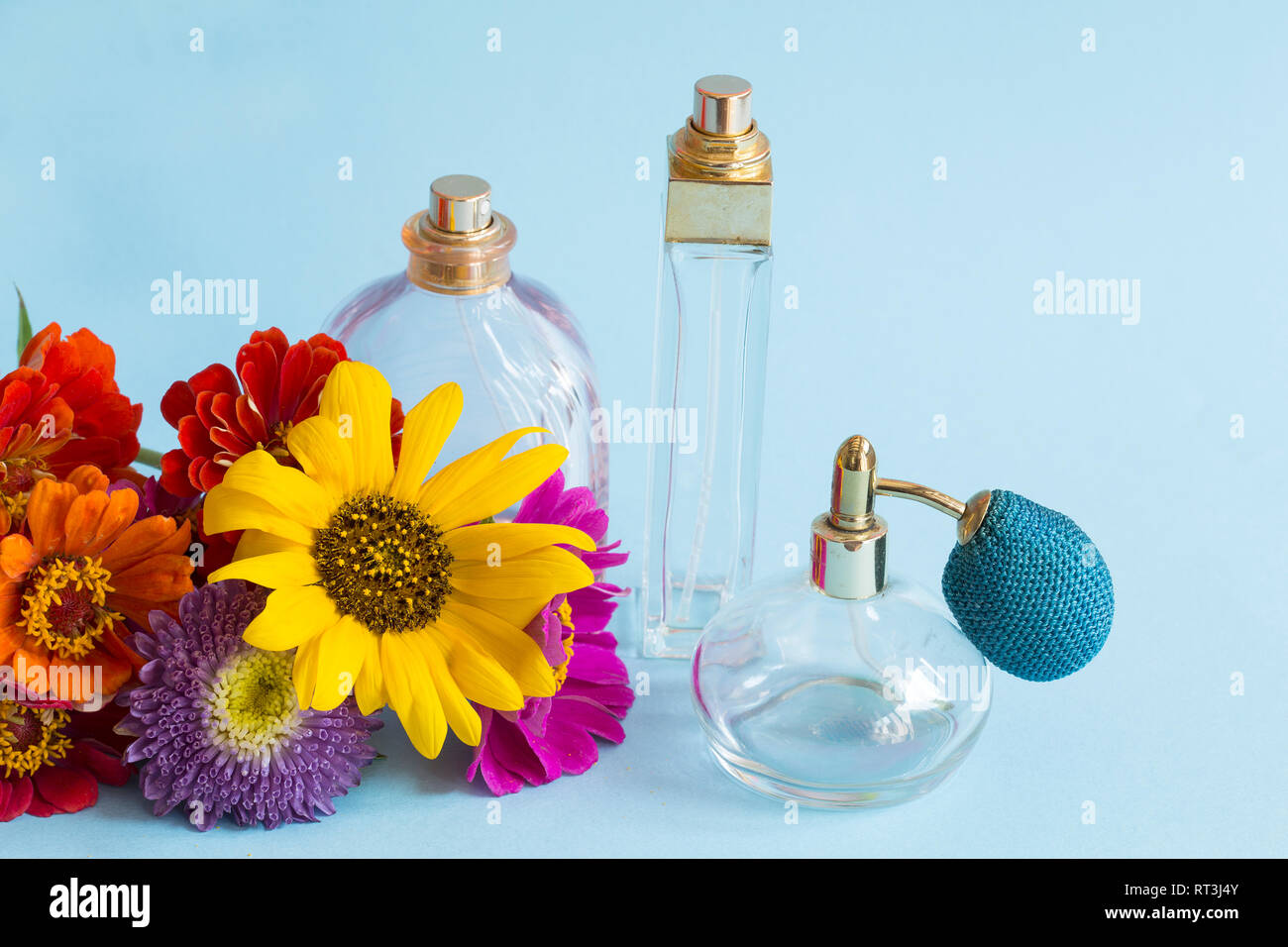 Perfume bottles and flower rose hires stock photography and images Alamy