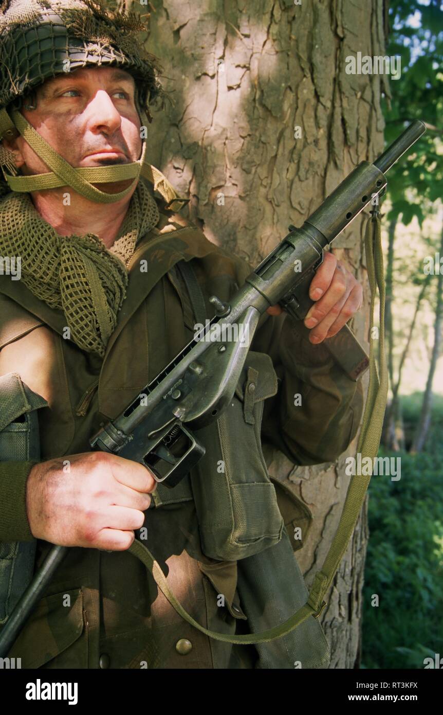 British ww2 paratrooper hi-res stock photography and images - Alamy