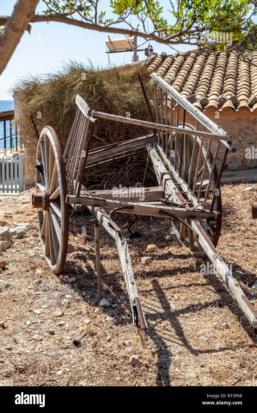 Horse drawn farm equipment hires stock photography and images Alamy