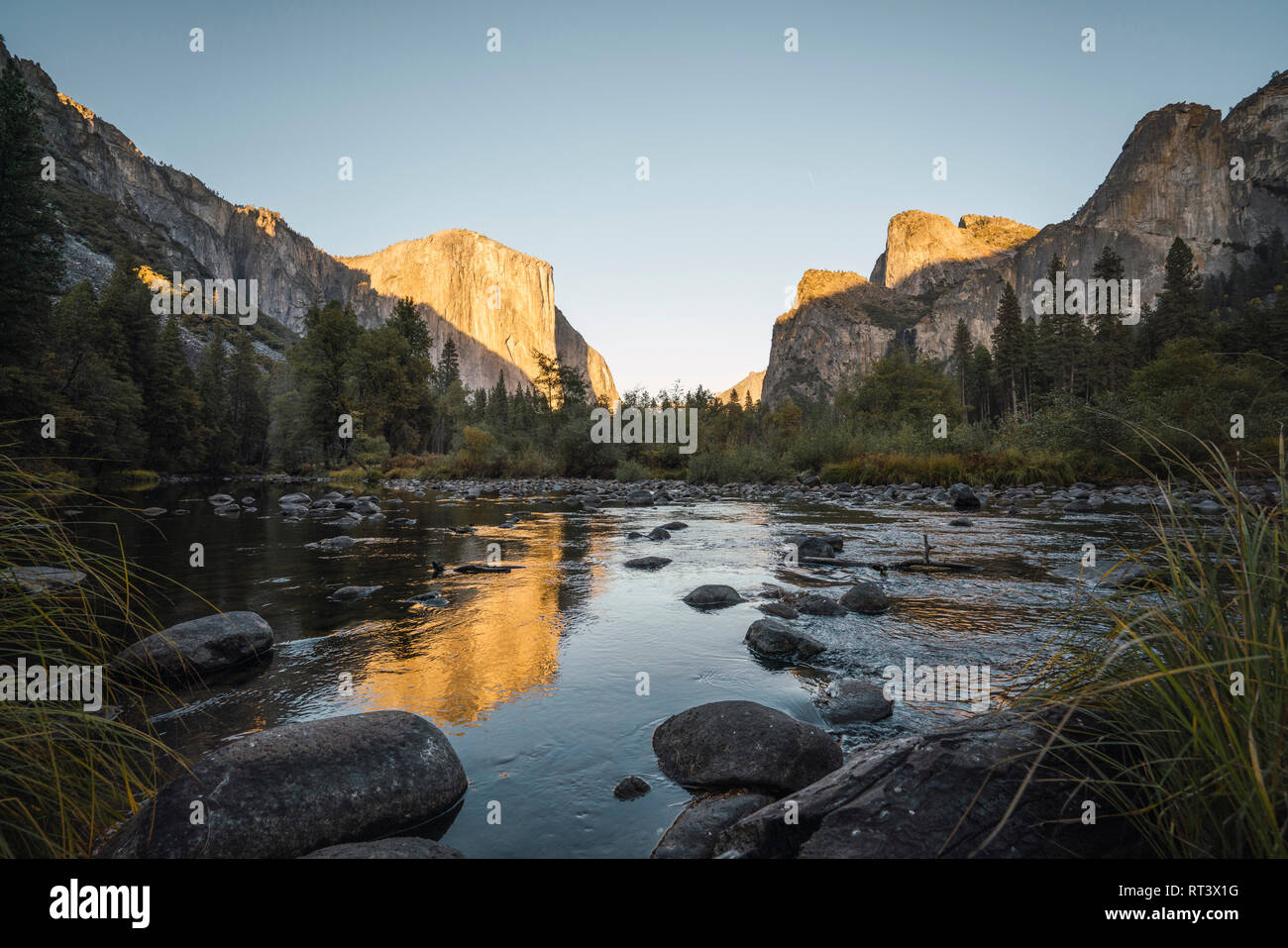 Rivers in yosemite national park hi-res stock photography and images ...