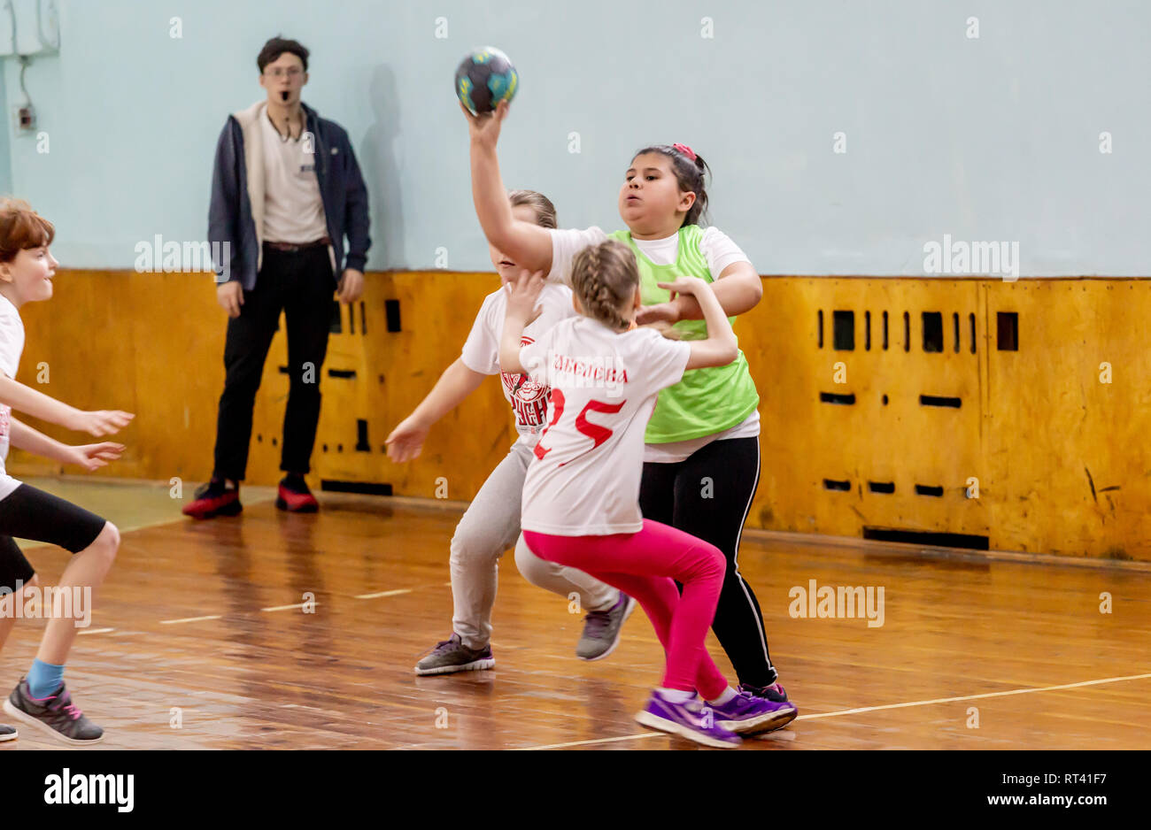 Handball children hi-res stock photography and images - Alamy