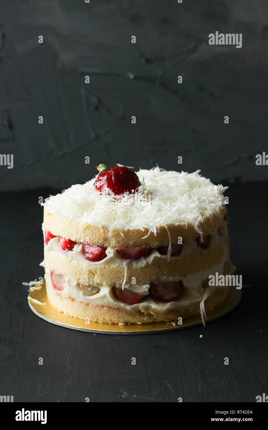 Birthday cake strawberry hi-res stock photography and images - Alamy