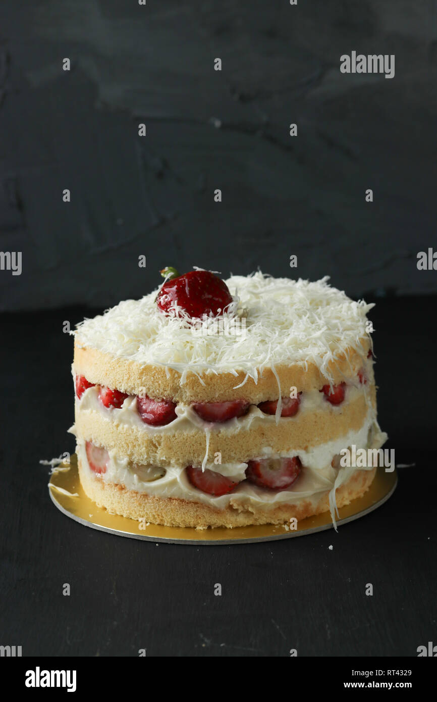 Birthday cake strawberry hi-res stock photography and images - Alamy