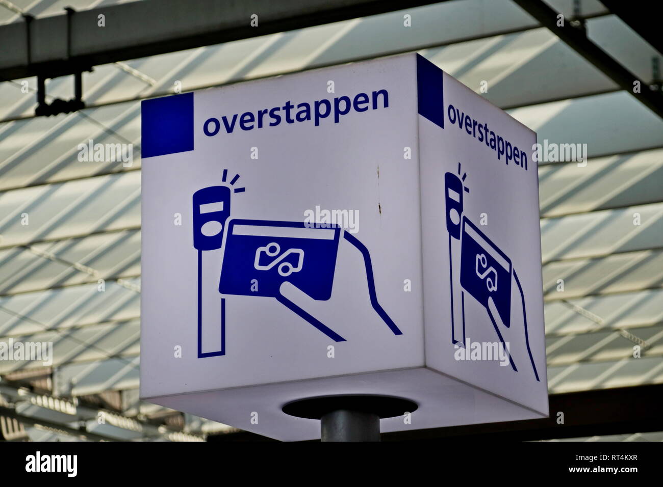 Sign for where the card payment terminal is when switching between transport companies on Rotterdam central station Stock Photo