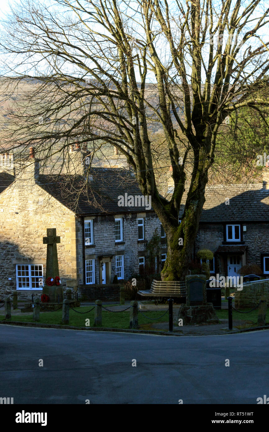Village square, Market Place, Castleton, Peak District, Derbyshire, UK