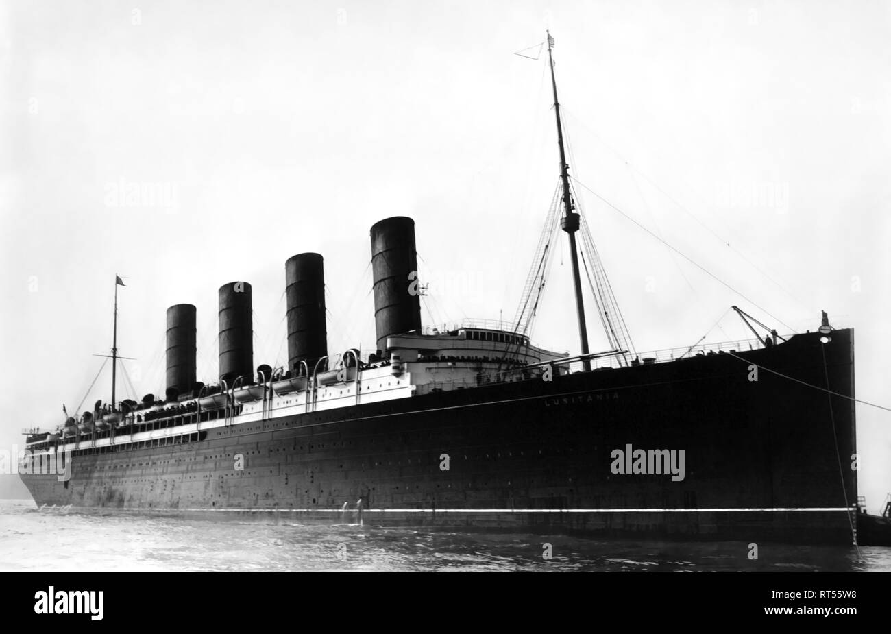 RMS Lusitania, a British Ocean liner in early 20th century, arriving to port in New York in 1907. Stock Photo